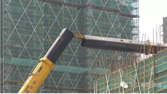 五一假期，杭州一工地的起重機(jī)吊機(jī)倒塌，造成1人重傷，3人輕傷