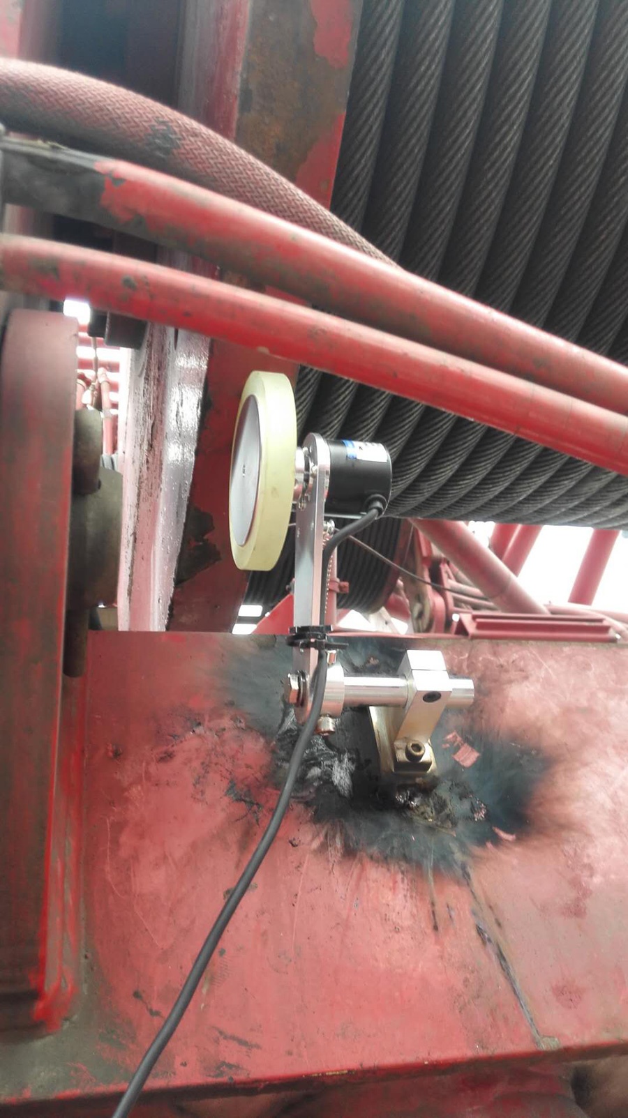 愷德爾成功交付黑龍江七臺河履帶吊安全監(jiān)控系統(tǒng)使用